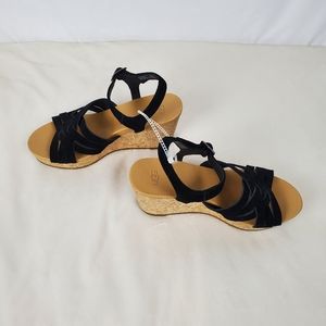 Ugg wedge sandals size 7.5 NWT